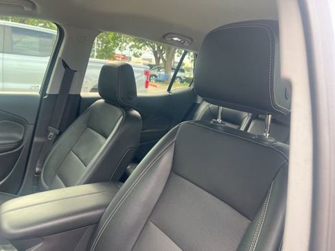 Used 2024 GMC Terrain SLT FWD image 9