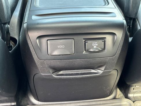 Used 2016 Toyota Sienna SE Premium FWD image 32