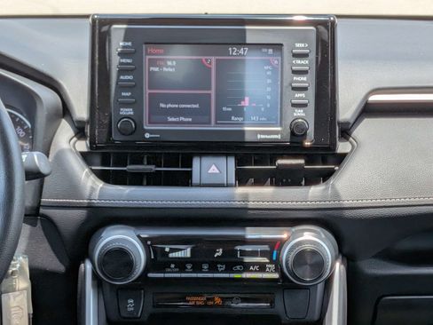 Used 2022 Toyota RAV4 LE FWD image 22