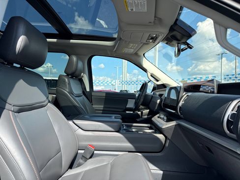 Used 2025 Ford Expedition Active AWD/4WD image 16