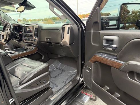 Used 2019 GMC Sierra 2500 Denali image 9