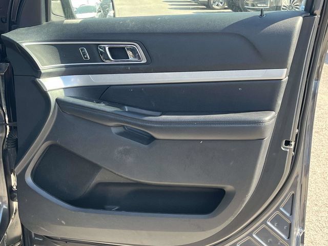 Used 2017 Ford Explorer XLT FWD image 26