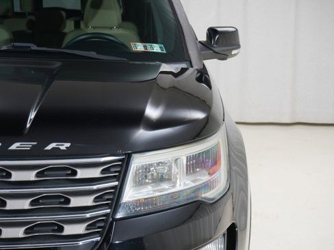 Used 2017 Ford Explorer XLT w/ Equipment Group 201A image 9