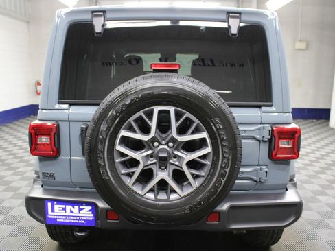 Used 2024 Jeep Wrangler Unlimited Sahara w/ Technology Group AWD/4WD image 40