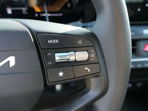 New 2025 Kia K4 LXS image 15