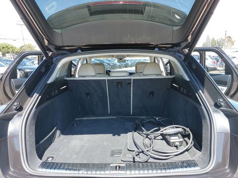 Used 2024 Audi Q8 e-tron Premium Plus w/ Premium Plus Package AWD/4WD image 12