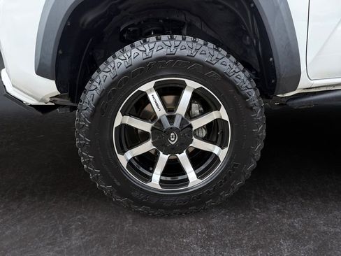 Used 2021 Toyota Tacoma TRD Off-Road AWD/4WD image 9