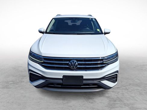 Used 2024 Volkswagen Tiguan SE FWD image 8