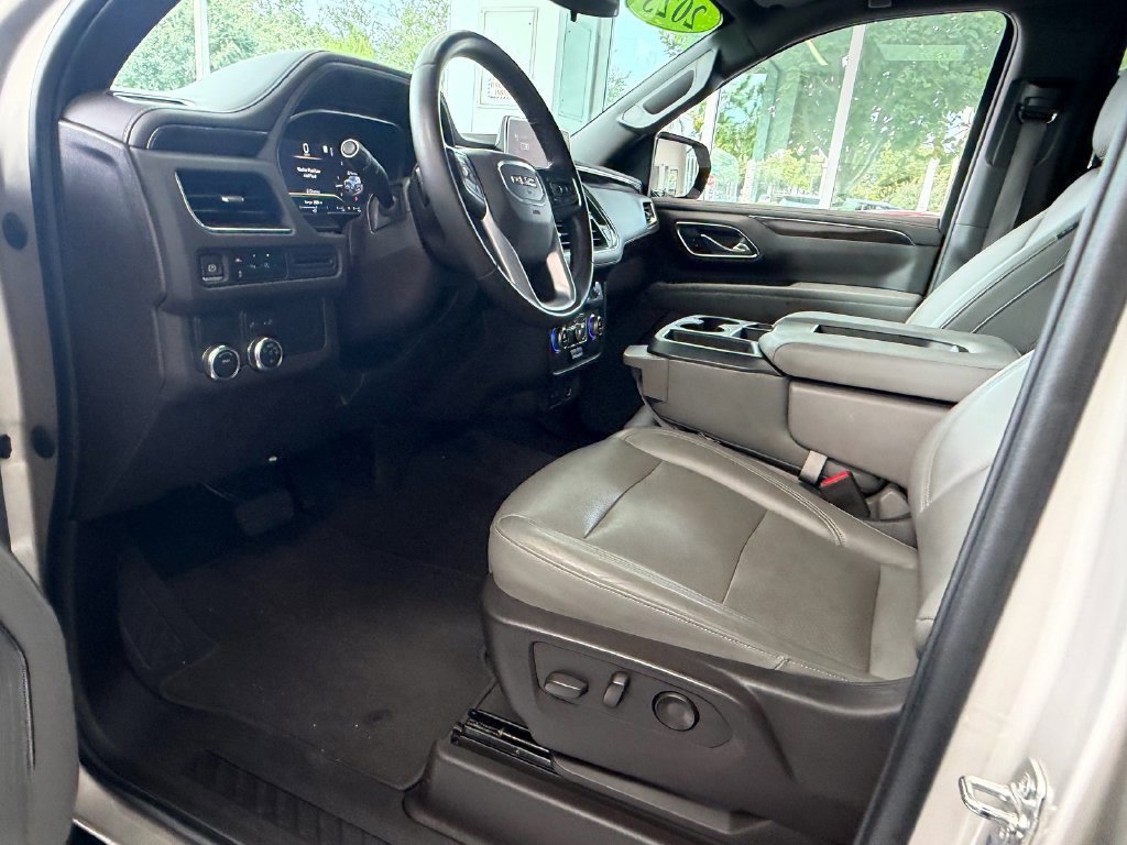 Used 2023 GMC Yukon XL SLE w/ Gmc Pro Safety Plus Package RWD image 11
