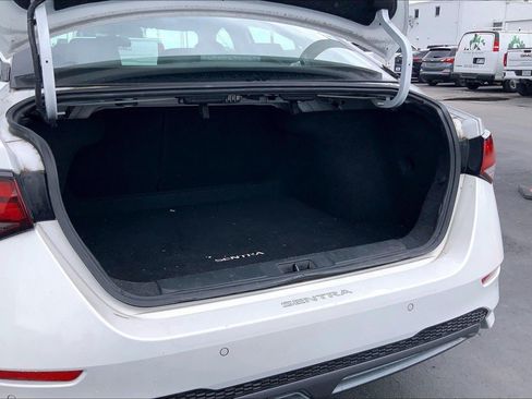 Used 2022 Nissan Sentra SR w/ SR Premium Package FWD image 4