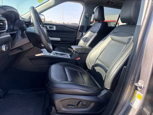 Used 2022 Ford Explorer XLT w/ Equipment Group 202A AWD/4WD image 15