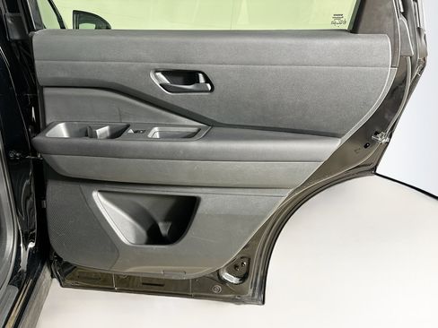Used 2025 Nissan Pathfinder SV AWD/4WD image 31