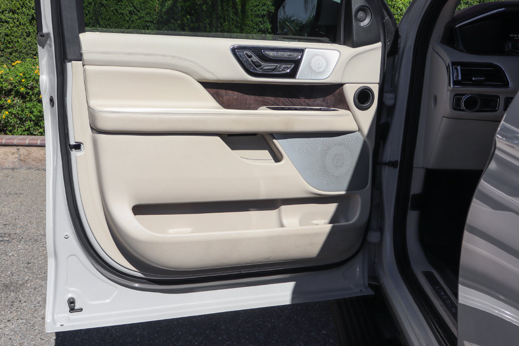 Used 2021 Lincoln Navigator Reserve AWD/4WD image 17