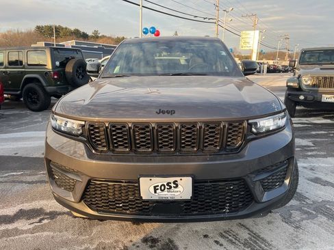New 2025 Jeep Grand Cherokee Altitude image 2