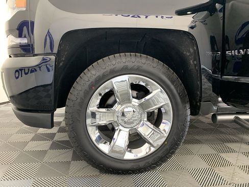 Used 2017 Chevrolet Silverado 1500 LTZ Z71 w/ LTZ Plus Package AWD/4WD image 11