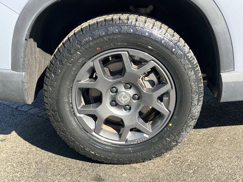 Used 2024 Honda Pilot TrailSport image 13