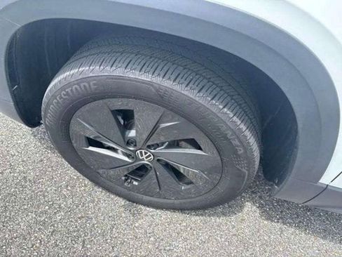 Certified 2025 Volkswagen Taos S FWD image 20