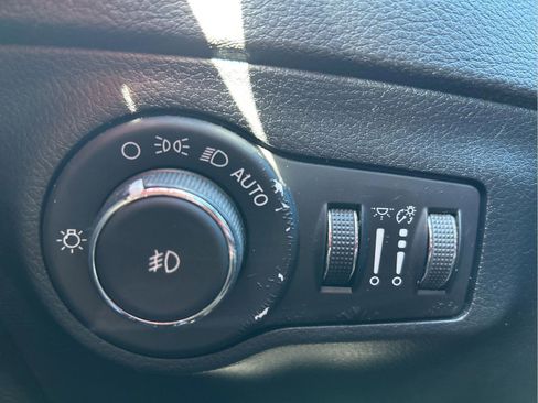 Certified 2021 Jeep Compass 80th Special Edition w/ Sun and Sound Group image 15