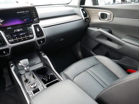 Certified 2022 Kia Sorento X-Line EX image 11
