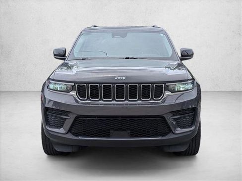 Used 2023 Jeep Grand Cherokee Laredo RWD image 2