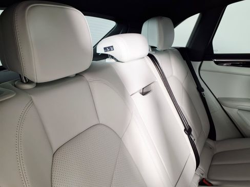 Used 2024 Porsche Macan AWD/4WD image 12
