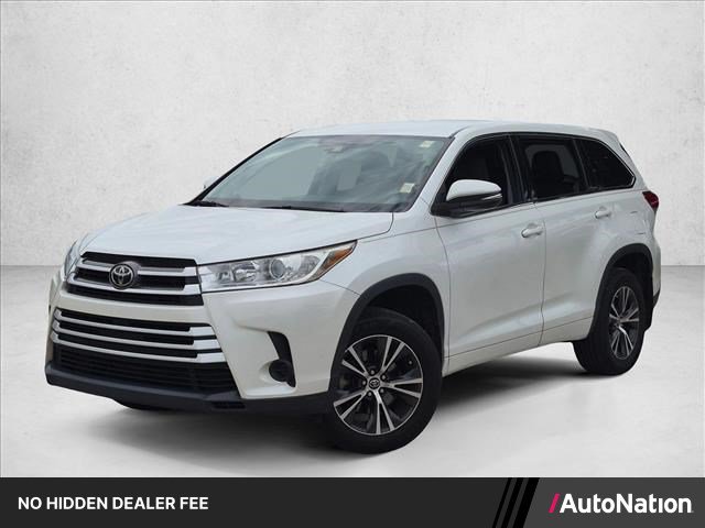 Used 2017 Toyota Highlander LE FWD image 1