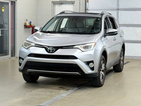 Used 2018 Toyota RAV4 XLE FWD image 3