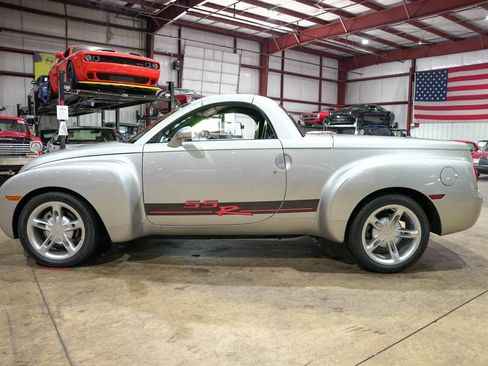 Used 2004 Chevrolet SSR w/ Preferred Equipment Group RWD image 3