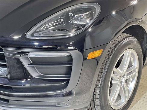 Used 2025 Porsche Macan image 4