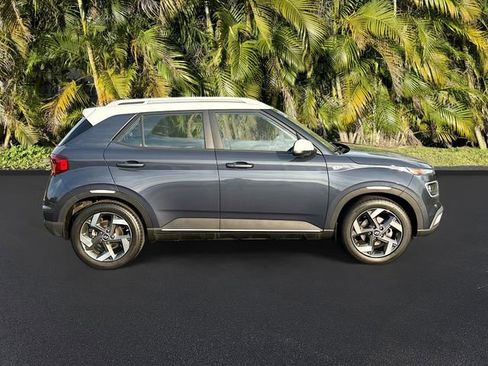 Used 2021 Hyundai Venue Denim image 4