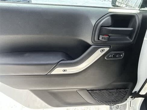 Used 2018 Jeep Wrangler Sahara w/ Connectivity Group image 15