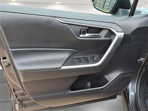 Used 2020 Toyota RAV4 XLE image 15