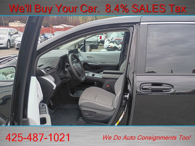 Used 2025 Toyota Sienna LE FWD image 10