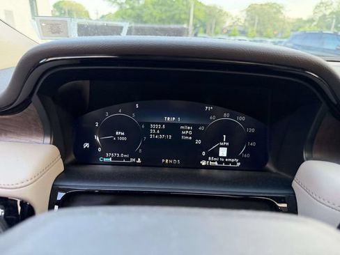 Used 2023 Lincoln Nautilus Reserve AWD/4WD image 26