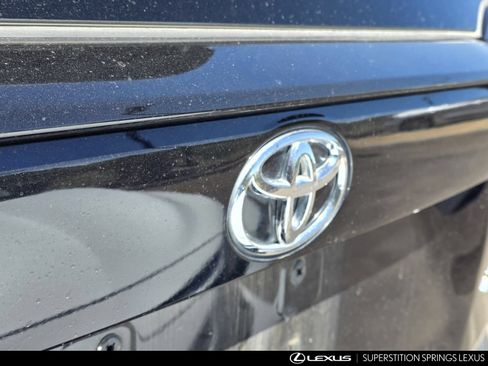 Used 2019 Toyota RAV4 XLE w/ Convenience Package FWD image 9