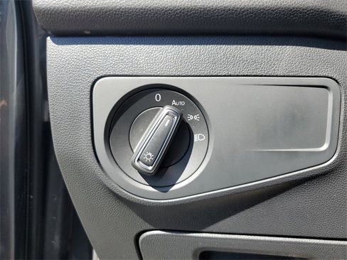 Certified 2023 Volkswagen Tiguan SE w/ Panoramic Sunroof Package image 28