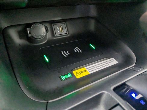 Used 2025 Toyota RAV4 XLE FWD image 23