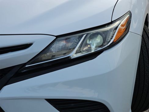 Used 2019 Toyota Camry SE w/ Carpet Mat Package image 31