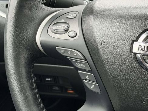 Used 2019 Nissan Pathfinder SL image 18