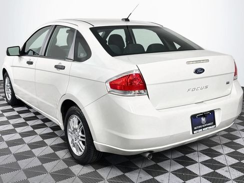 Used 2010 Ford Focus SE FWD image 9