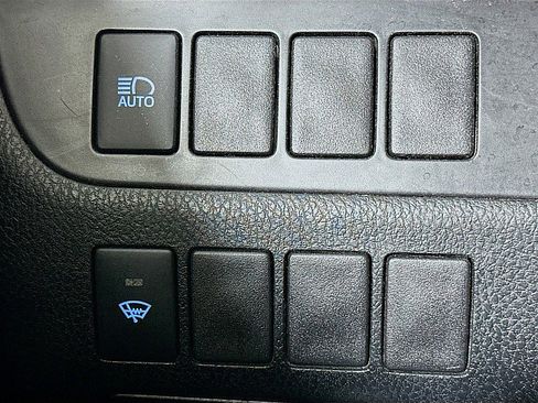 Used 2018 Toyota Highlander LE image 10