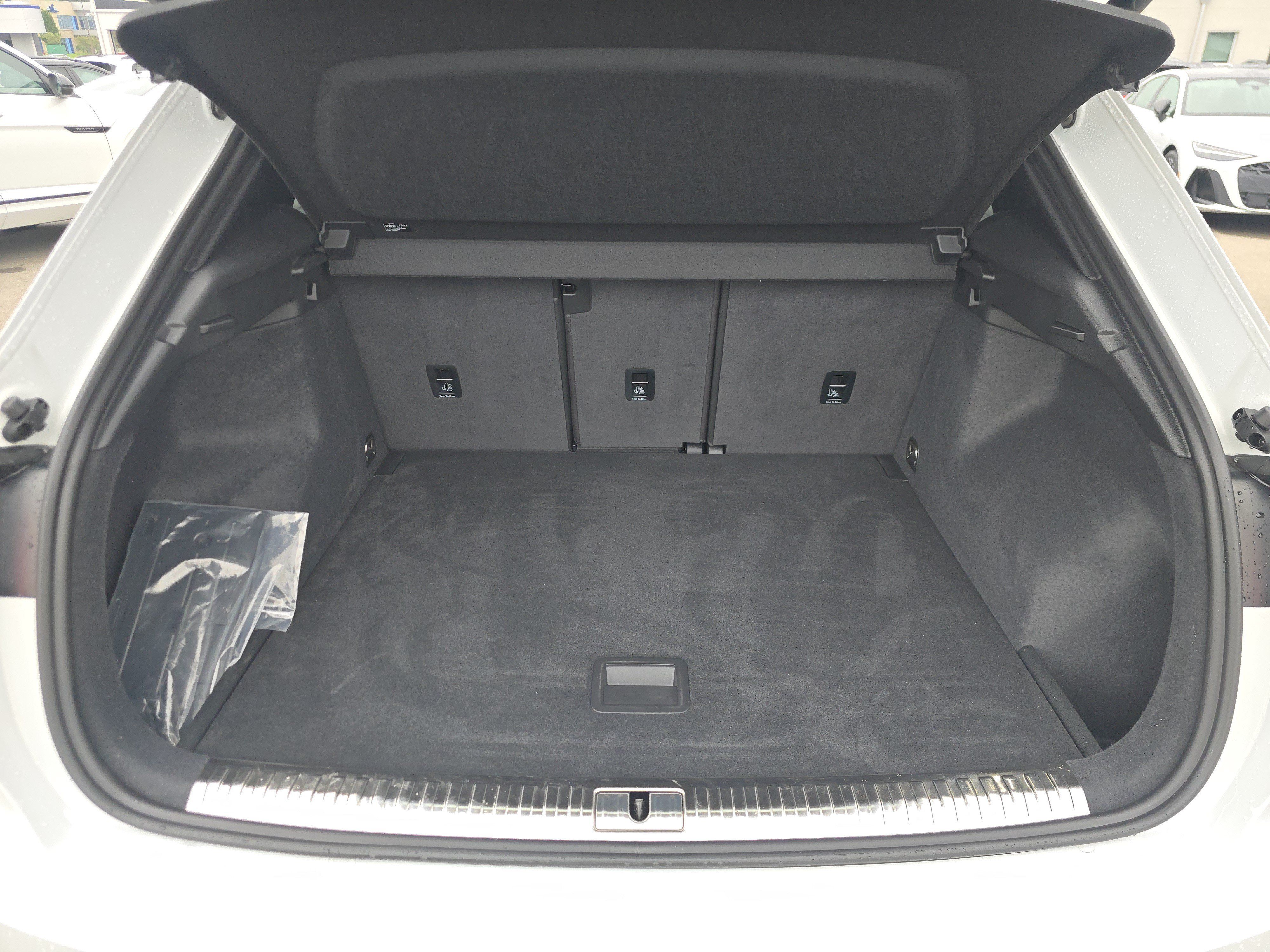 Certified 2025 Audi Q3 2.0T Premium w/ Convenience Package AWD/4WD image 16