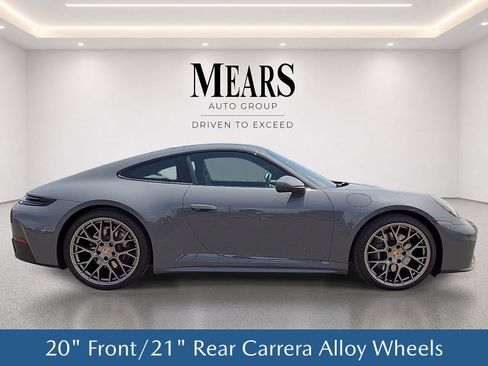Used 2025 Porsche 911 Carrera RWD image 7