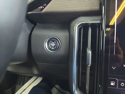 Used 2024 GMC Acadia Denali w/ Super Cruise Package image 24