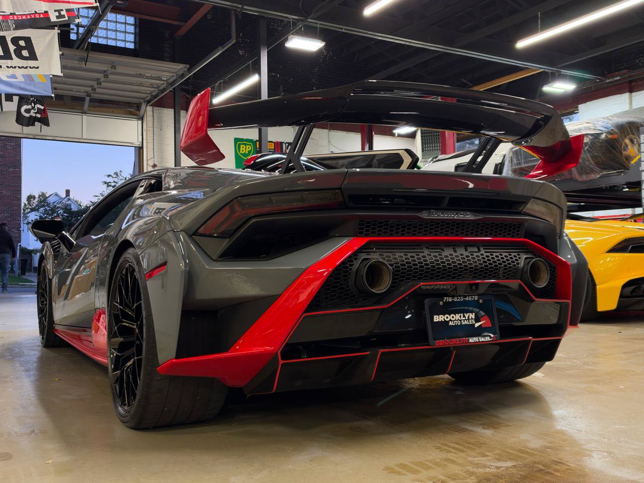 Used 2022 Lamborghini Huracan STO RWD image 10