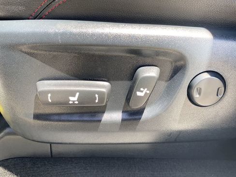 Certified 2019 Toyota 4Runner TRD Off-Road Premium AWD/4WD image 12