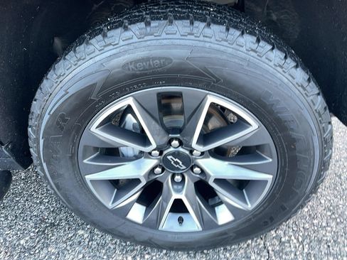 Used 2023 Chevrolet Suburban Z71 w/ Luxury Package image 5