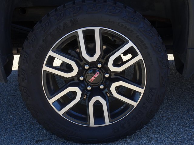 Used 2023 GMC Sierra 1500 AT4 w/ AT4 Premium Package AWD/4WD image 30