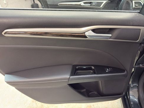 Used 2015 Ford Fusion SE w/ Equipment Group 202A image 27