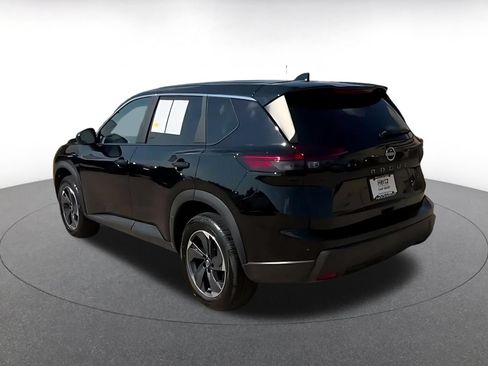 Used 2025 Nissan Rogue SV FWD image 9
